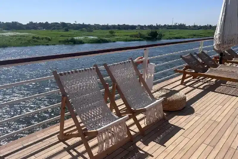 Area relax sul sun deck della Dahabeya Per Ba Merkaba
